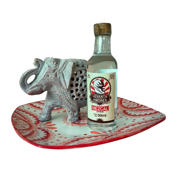 Mezcal Joven Levanta Amores 50 ml.